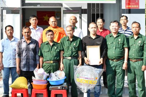 Xã Hòn Đất bàn giao nhà Nghĩa tình đồng đồng đội