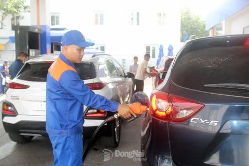 Giá xăng, dầu đồng loạt tăng