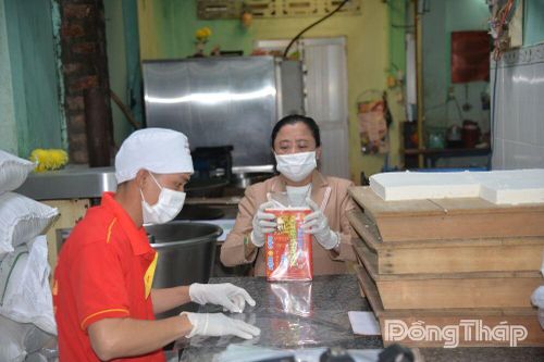 Giữ nghề làm bánh in truyền thống xứ Gò