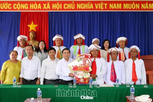 Phó Bí thư Tỉnh ủy, Chủ tịch HĐND tỉnh Lâm Đông đi thăm, chúc Tết Nguyên đán Bính Ngọ và Tết Ramưwan
