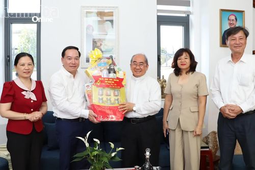 Phó Bí thư Thường trực Tỉnh ủy Hồ Xuân Trường thăm, chúc Tết các cơ sở tôn giáo, chức sắc tiêu biểu