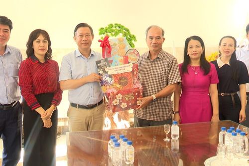Xã Cam Lâm: Thăm, chúc Tết các cơ sở tôn giáo