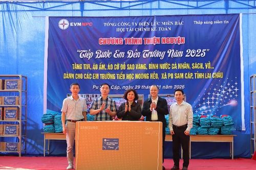 Chương trình thiện nguyện 'Tiếp bước em đến trường năm 2025' tại xã Pu Sam Cáp