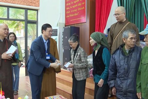 Xã Cốc San: 300 hộ gia đình chính sách, khó khăn được nhận quà Tết
