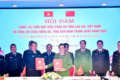 Công an tỉnh Lào Cai hội đàm với Cục Công an châu Hồng Hà (Trung Quốc)