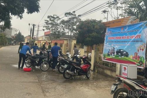 Gần 200 lượt xe được rửa gây quỹ chăm lo Tết cho trẻ em khó khăn phường Cầu Thia