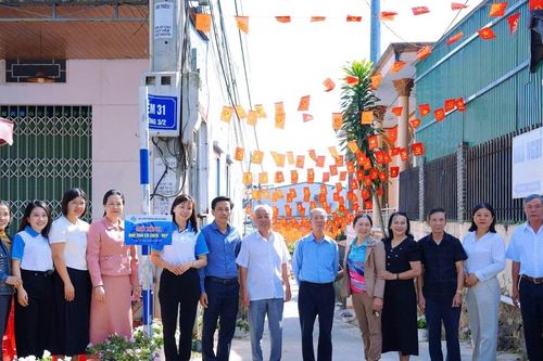 Phụ nữ Lâm Đồng chung tay làm đẹp từng con đường, góc phố