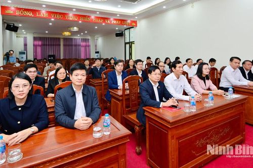Tiếp nhận 2 nghìn suất quà trị giá 1 tỷ đồng hỗ trợ người nghèo, người có hoàn cảnh đặc biệt khó khăn dịp Tết Nguyên đán