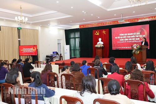Hội LHPN tỉnh thông báo kết quả Đại hội XIV của Đảng; tuyên truyền về bầu cử và tặng quà cho phụ nữ, trẻ em mồ côi, hoàn cảnh khó khăn