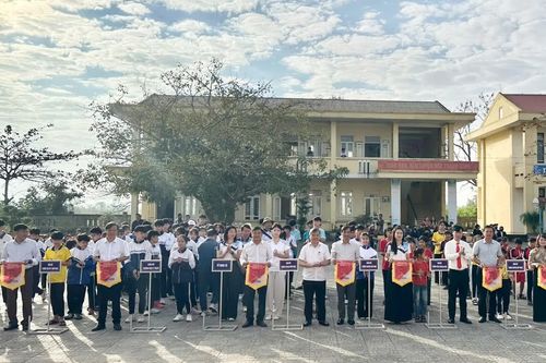 Sôi nổi hội thi thể thao học đường xã Nam Trạch lần thứ I