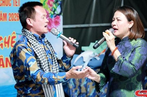 'Xuân hải đảo - Ấm tình quân dân' giữa trùng khơi