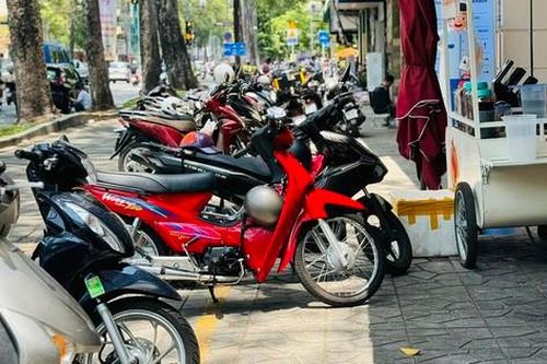Sau ra quân, vỉa hè TP.HCM thông thoáng: Siết quản lý không để 'đâu lại hoàn đó'