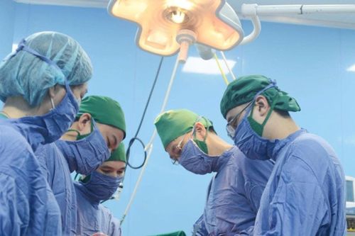 Người đàn ông suýt mất mạng vì đau bụng âm ỉ