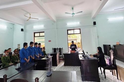 Nhóm trai làng chia nhau 29 năm tù vì lên phố... 'bay lắc'