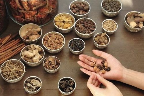 Y học cổ truyền kết hợp hiện đại về gần dân