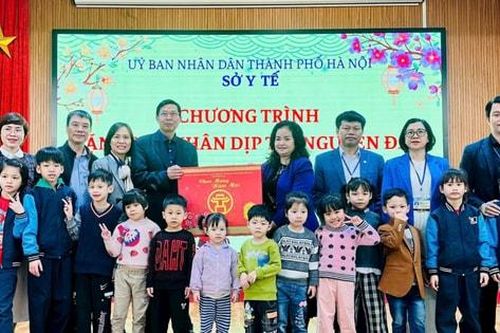 Thăm, tặng quà Tết các đơn vị chăm lo đối tượng bảo trợ xã hội