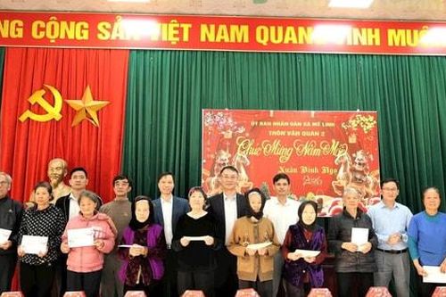 Tết sớm từ những phần quà nghĩa tình ở Mê Linh
