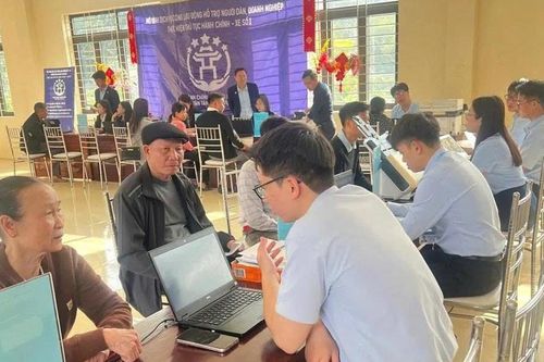 Xe dịch vụ công lưu động hỗ trợ người dân thôn Đồng Chiêm