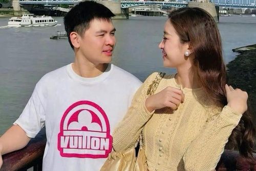 Chồng Đỗ Mỹ Linh dẫn vợ du lịch trời Tây, nói một câu 'gây sốt' mạng xã hội