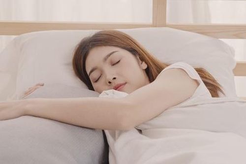 Vì sao không nên ăn quá no trước khi đi ngủ?
