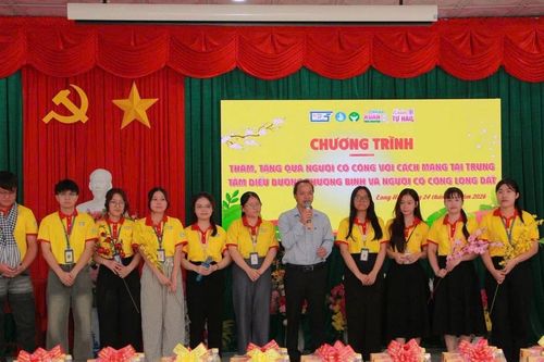 Tuổi trẻ ĐH Sư phạm TP.HCM thăm hỏi, trao quà tri ân thương binh, người có công