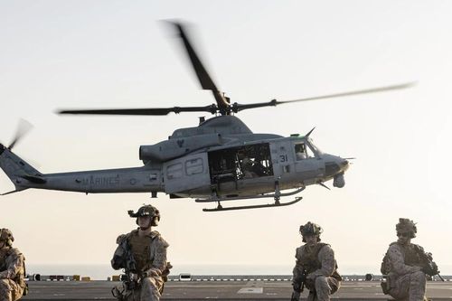 Thủy quân lục chiến Mỹ huấn luyện trực thăng UH-1Y Venom tiếp cận mái nhà, chuẩn bị cho chiến tranh đô thị