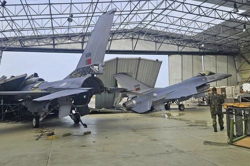 Bão Kristin thổi tung mái nhà chứa máy bay, ít nhất 4 tiêm kích F-16 của Bồ Đào Nha hư hại