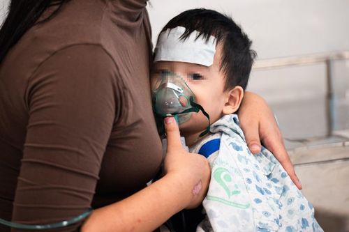Trời lạnh, trẻ dễ ốm: Dấu hiệu 'cờ đỏ' cần đi cấp cứu