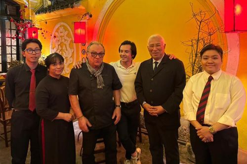 Chủ tịch Hội đồng châu Âu ăn bún riêu, chả cá tại Hà Nội