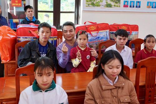 Nhà hát Kịch Việt Nam mang 'hơi ấm' đến vùng biên cương Tổ quốc