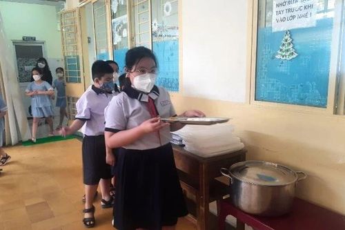 Thành phố Hồ Chí Minh siết chặt an toàn thực phẩm trong bữa ăn bán trú cho học sinh