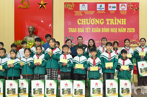 Tết nghĩa tình trên quê hương Hiền Quan