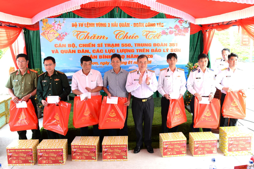 Vùng 3 Hải quân kết thúc hải trình thăm, chúc Tết quân, dân đặc khu Cồn Cỏ, Lý Sơn