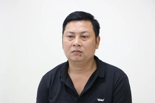 Kẻ cầm đầu đường dây buôn thuốc lá lậu ra đầu thú