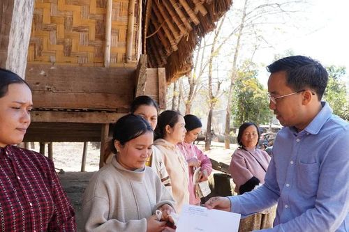 Quảng Ngãi: Trao quà tết cho người dân 6 xã chịu ảnh hưởng bởi mưa lũ