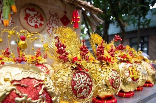 Cận cảnh dừa dát vàng 24K hút khách dịp Tết Bính Ngọ 2026