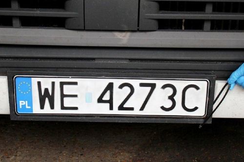 Gắn biển số xoay kiểu 'James Bond' để hành động phi pháp, tài xế xe tải vào tù