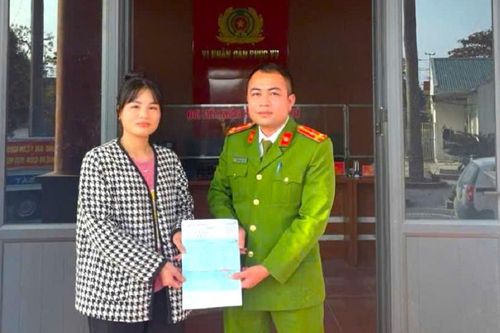 Bất ngờ được nhận 1 tỷ đồng, cô gái vội đến trụ sở công an trình báo