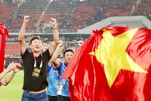 Vì sao bóng đá Việt Nam hợp với các HLV Hàn Quốc?