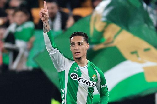 Antony hóa người hùng, Betis vào thẳng vòng 1/8 Europa League