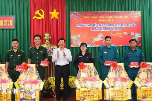 Động viên lực lượng bảo vệ an toàn biên giới, giữ bình yên cho nhân dân đón Tết