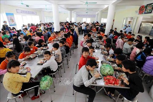 Đề nghị siết chặt kiểm soát bếp ăn công nghiệp cung cấp suất ăn cho trường học