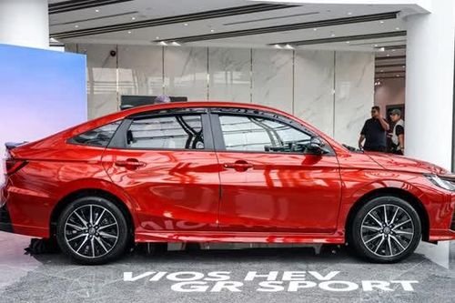 Toyota Vios Hybrid 2026 trình làng, siêu tiết kiệm xăng, giá gần 730 triệu đồng