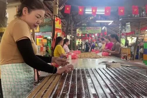 Làng nghề bánh tráng, mứt kẹo miền Tây rộn ràng vào vụ Tết