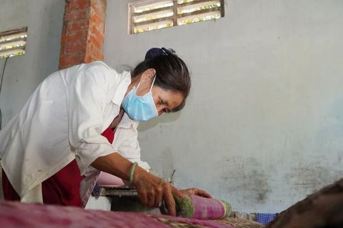 Làng nghề bánh tráng, mứt kẹo miền Tây vào vụ Tết