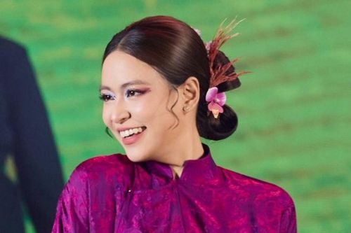 Những bộ trang phục đậm chất Việt Nam của Hoàng Thùy Linh
