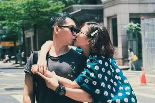Hương Giang tình tứ bên chồng hơn 11 tuổi