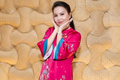 Cẩm Ly 'bắt lỗi' một nam ca sĩ, danh tính chẳng xa lạ