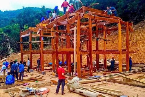 Thần tốc dựng nhà cho dân vùng lũ Nhôn Mai đón Tết