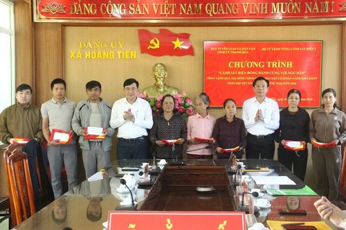 Trao quà cho ngư dân có hoàn cảnh khó khăn nhân dịp Tết Nguyên đán 2026